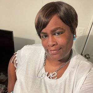 Meet your Posher, Latasha